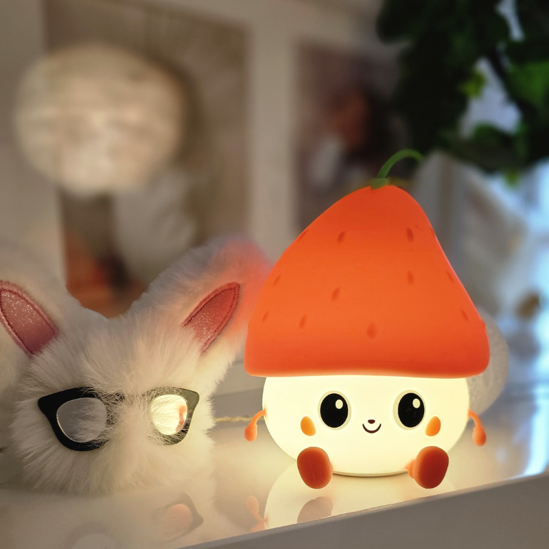 Cozy Strawberry - Den mjuka och mysiga jordgubbslampan